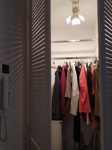 Appartement libre à Bahrenfeld avec ascenseur et grand balcon orienté sud-ouest – Garderobe