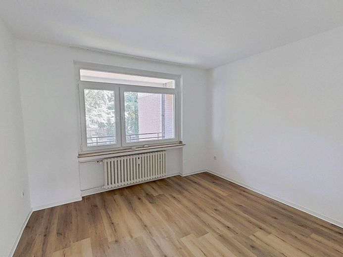 Sakin bir konumda BALKONLU geniş 3 odalı daire – Ansicht I: Schlafzimmer II