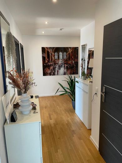 Luxuriöse 4-Zimmer-Wohnung Tegernheim, Barrierefrei mit Aufzug – Gang