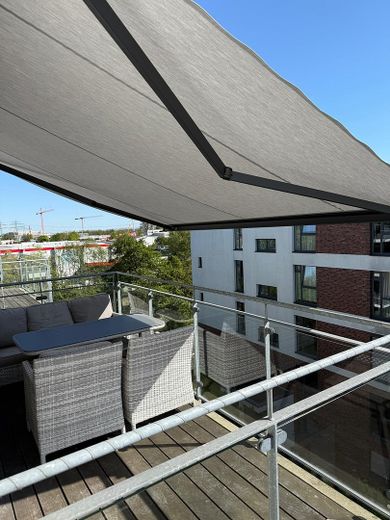 شقة 4 غرف خالية من العوائق في الطابق الأخير مع شرفة ومرآب تحت الأرض مع Wallbox – Ausblick Balkon