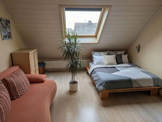 Özel: Urmitz'de ikiz evin yarısı, 7 oda, 2 banyo, garaj, bahçe – Schlafzimmer