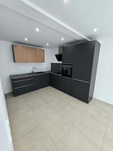 ++TOP komplett neu renovierte 2 ZKB++neue Einbauküche++Balkon++Parkett – Foto 8