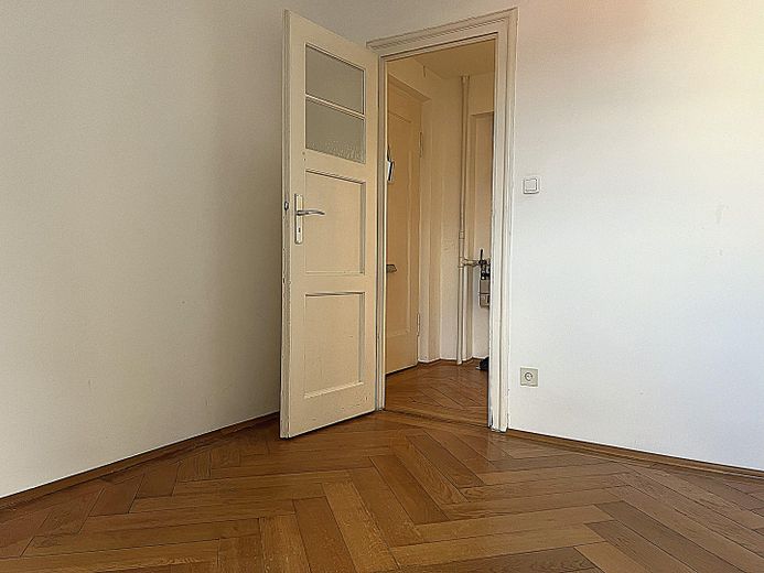 2,5-Zimmer-Altbauwohnung mit Balkon in Untergiesing, Denkmalschutz – Büro -> Flur