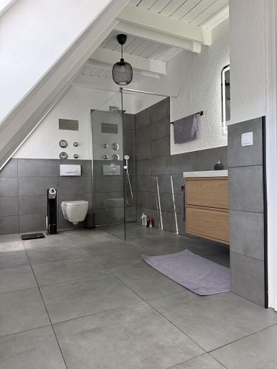 Senza provvigione: maisonette ristrutturata di 5 locali (125m²) – Badezimmer