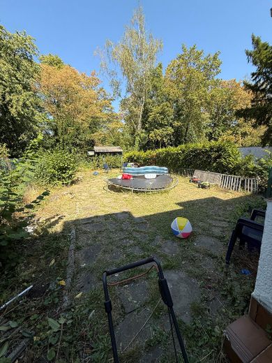3-Zimmer-Wohnung mit großzügigem Privatgarten und Terrasse – Garten