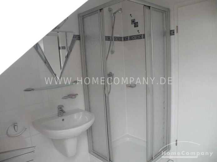 2 möblierte Zi. mit sep. Bad. Im 2. OG eines 1 Fam.-Hauses. – 0cd146fcf0bc08973c7035bac4e91476b855183a.jpg