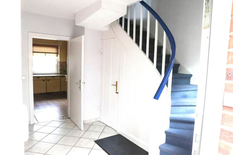 Casa con quasi 4.000 m² di terreno, stalla privata e pascolo - Rellingen – Eingang