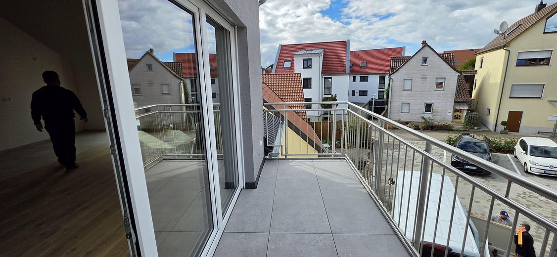 Bright 3-room top-floor new-build apartment with a great view – Balkon