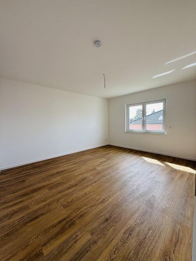 ✨ Modernes Neubau-Einfamilienhaus 3 Schlafzimmer Garten Fussbodenheizung Erstbezug ✨ – Schlafzimmer 2