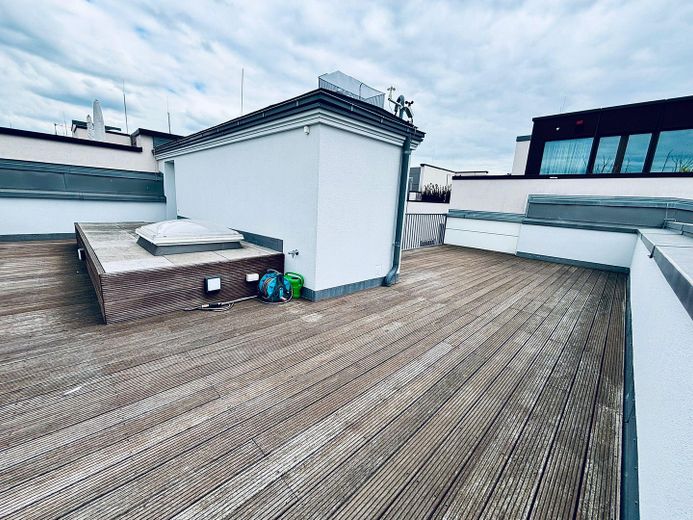 Provisionsfrei: Außergewöhnliche Dachgeschosswohnung mit Blick über Berlin und toller Dach-Terrasse – Dachterrasse Gesamtansicht