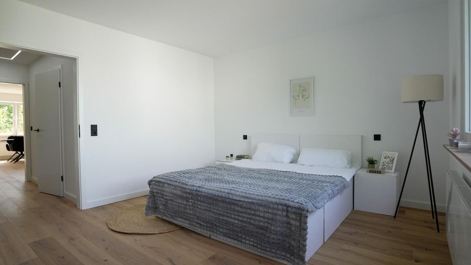 Morderne, sanierte 3 Zimmer Wohnung zum Erstbezug und Provisionsfrei – Schlafzimmer