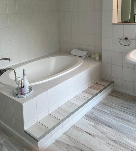 Badezimmer (EG)