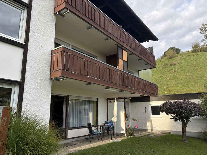 Compacta residencia en Allgäu con terraza orientada al sur y vistas a las montañas – Terrasse