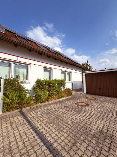 Bürofläche mit 5 Räumen im Gewerbegebiet Schwadermühle in Cadolzburg – ab sofort verfügbar – Außenansicht 2