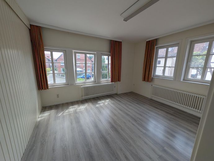 Großes Stadt-Haus im Zentrum von Bad Münder Hausverkauf – Mittel großes Zimmer