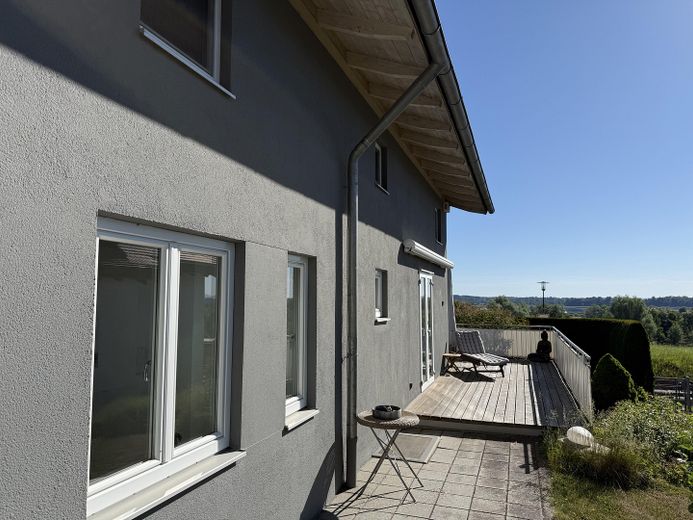 Hochwertiges Einfamilienhaus mit Berg- und Seeblick Nähe  Prien – Ansicht von Süden