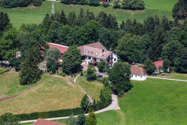 Traumimmobilie für Pferdeliebhaber im Allgäu mit Reithalle und einmaligem Alpenblick