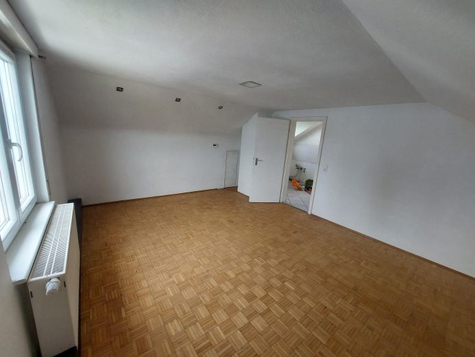 Provisionsfrei – 3 Fam Haus in Überlingen am See: Investitionsobjekt mit Potenzial – DG Wohnen 1