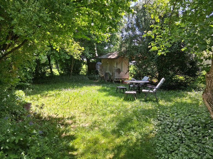 Das besondere Haus, mit sehr großem Grundstück, in einer Region wo andere Urlaub machen – Unsere Bauminsel