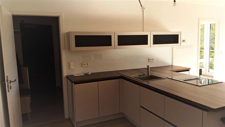 Appartamento di 3,5 locali in nuova costruzione esclusiva a Lohausen – Hochwertige Einbauküche 