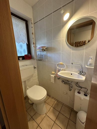 Двоквартирний будинок у Pfungstadt-Esb./Eich на продаж – Gäste-WC