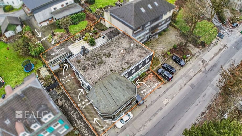 Lukratives Dreiergespann - Gewerbefläche mit Zahnarztpraxis und Wohnung – Außenansicht