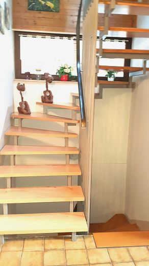 Flurtreppe zum OG und UG