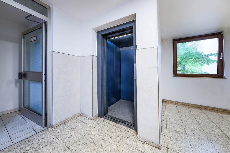 Commission-free 2-room apartment with balcony & garage in Konstanz – Aufzug zur Tiefgarage & Keller