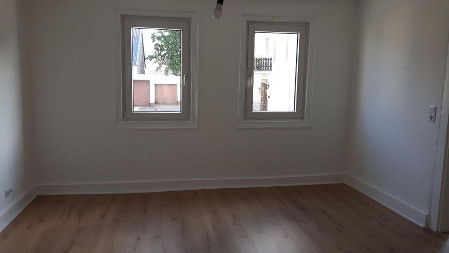 Ehemaliger Bauernhof - 2 Wohnhäuser u. Wirtschaftsgebäude auf großem Grundstück – Zi 3 Haus 2