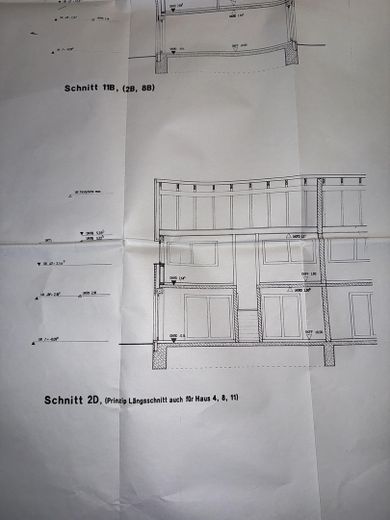 Zmodernizowany dom bliźniaczy przy obszarze chronionego krajobrazu / bez prowizji – Schnitt