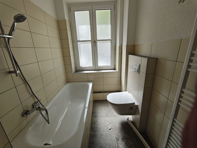 *Neusanierte und großzügige 2-Zimmer mit Laminat und Wannenbad in schöner Lage* – PHOTO-2026-06-26-09-29-36