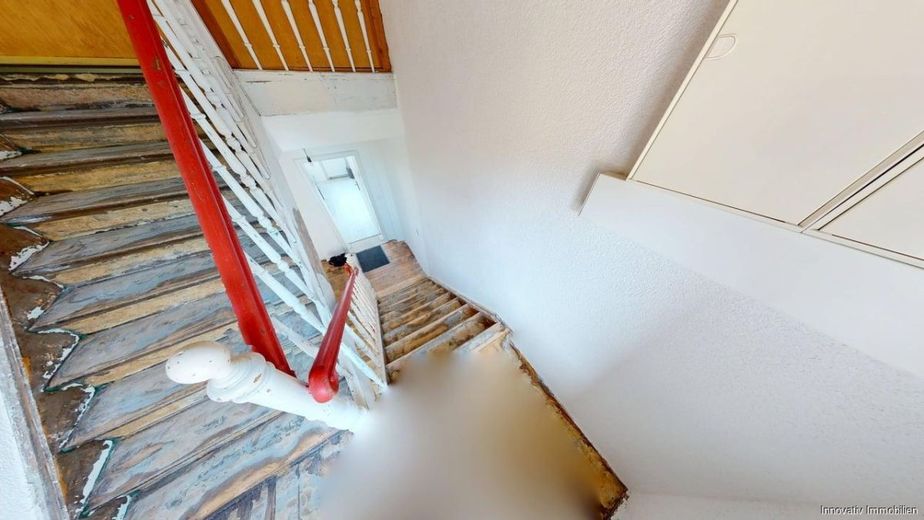 Teilsanierte Kapitalanlage zwei für eins im Herzen von Klarenthal – Hausflur