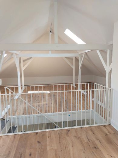Representative maisonette in a classic city villa NO COMMISSION! More apartments available soon. – Studio