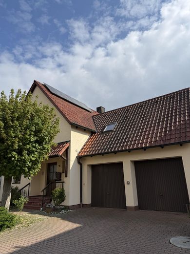 Freistehendes Einfamilienhaus in Neutraubling – Eingang