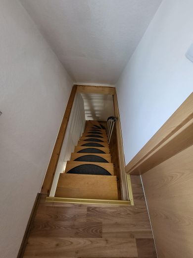 Günstiges, gepflegtes freistehendes Einfamilienhaus mit EBK in Kirchzell (Odw.) – Treppen
