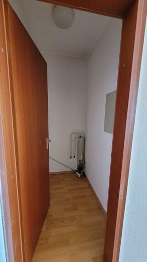 Renovierte 3 Zimmer Wohnung mit Einbauküche – Abstellkammer