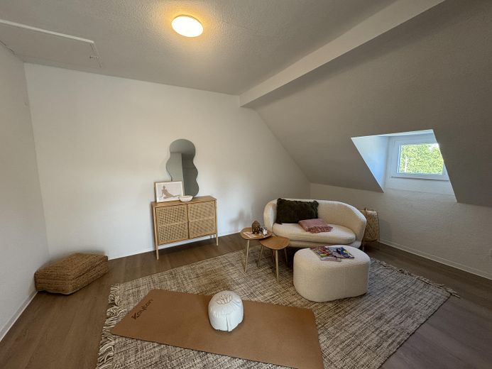 Modernisierte Doppelhaushälfte mit großem Garten & Terrasse – sofort bezugsfrei – DG Kinderzimmer