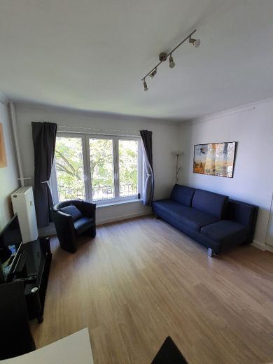 Möblierte 1 Zimmer Wohnung in Hamburg Winterhude, zentral, ab 01.09.2026 – Wohn- und Schlafbereich