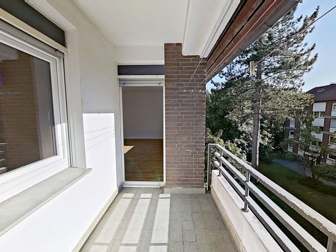 Huzurlu konumda modern yaşam: BALKONLU ve küvetli banyolu geniş 3 odalı daire – Balkon