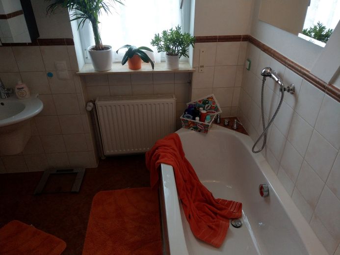 ampio appartamento con 110 mq di superficie + 80 mq di seminterrato ristrutturato – Badezimmer
