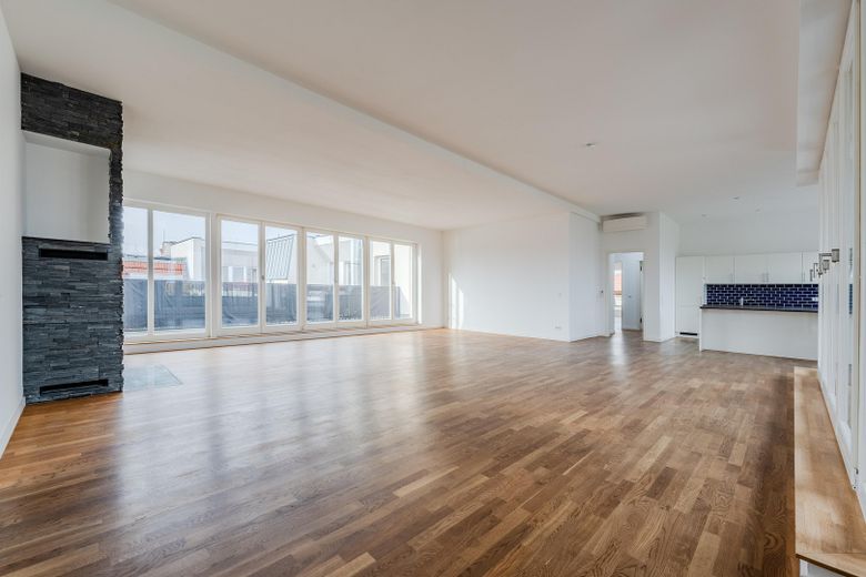 Dachgeschosswohnung direkt am Boxhagener Platz ! 7-Zimmer ! Provisionsfrei ! – Wohnzimmer