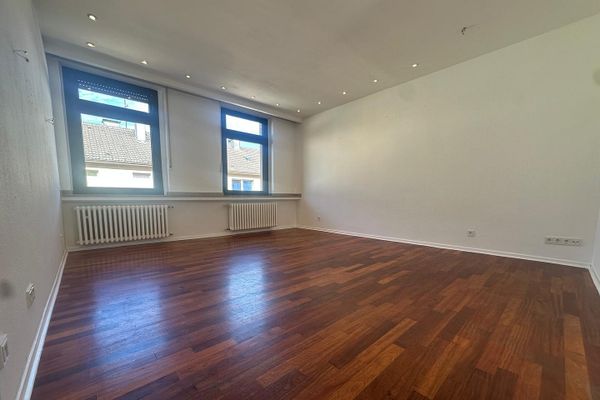 Frisch renovierte, helle 3 - Zimmer Wohnung in ruhigem Haus direkt an den Barmer Anlagen