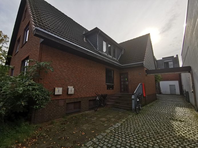 Interessantes Gebäude Ensemble – Mehrfamilienhaus