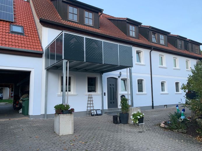 Haus von vorne links