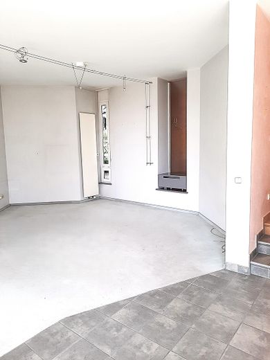 Wohnzimmer re. Treppe Anschnit