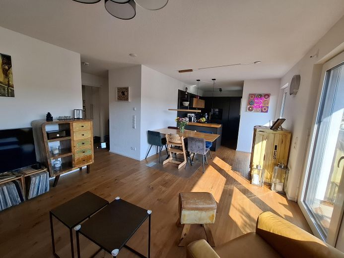 Zentrales Penthouse in Waiblingen mit großer Dachterrasse – Wohnzimmer