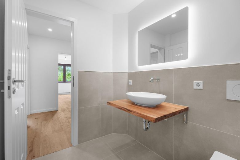 Erstbezug: 4-Zimmer-Wohnung mit Terrasse | kernsaniert – Badezimmer