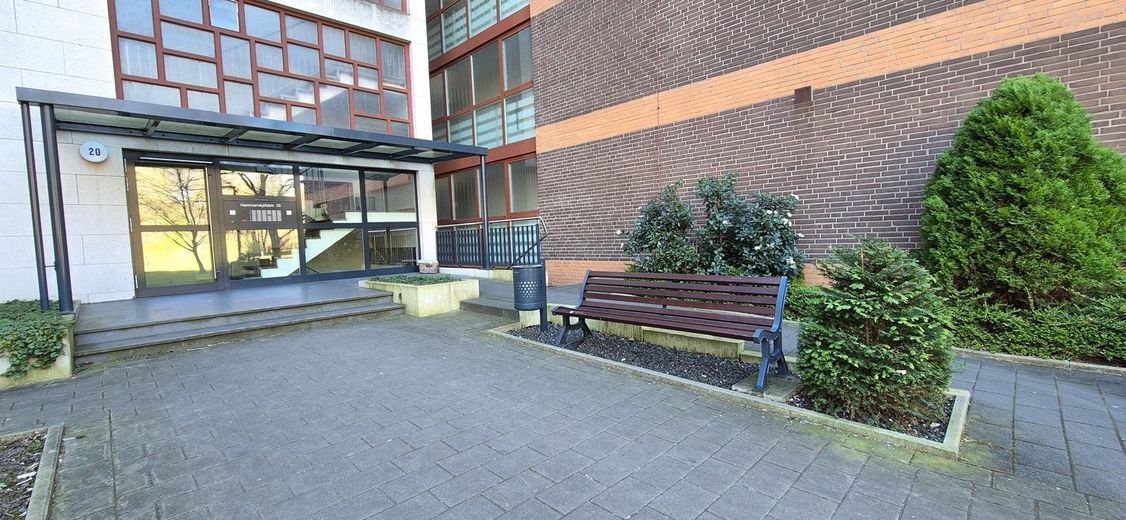 Haupteingang Gebäude