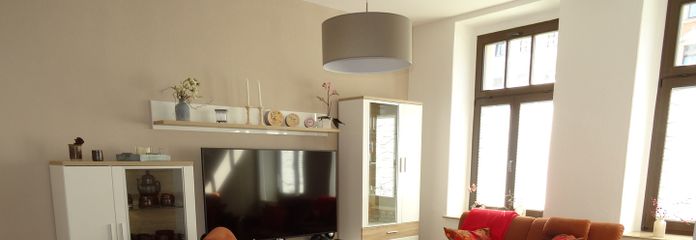 Ihr Zuhause auf Zeit: Helle 2-Zi.-Wohnung mit hochwertiger Ausstattung & Balkon – Wohn-/Esszimmer 1