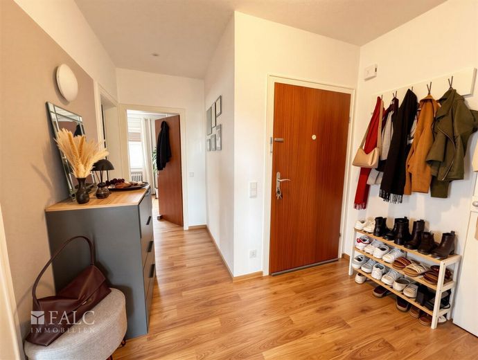 7-Familienhaus in Top-Lage von Leverkusen-Hitdorf - Voll vermietet &amp; über 5 % Rendite – Flur 1.OG